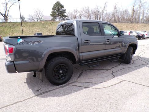 Used 2021 Toyota Tacoma TRD Sport w/ TRD Premium Sport Package image 4