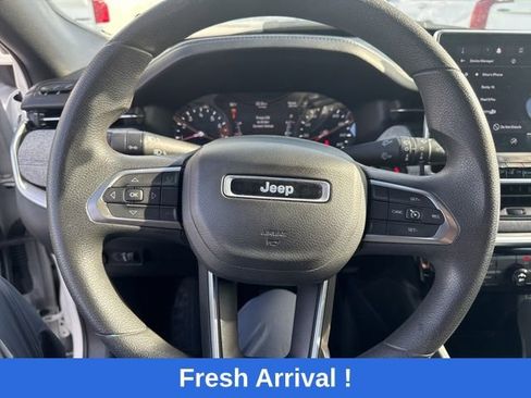 Used 2023 Jeep Compass Sport image 5