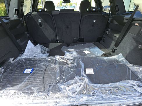 New 2026 Volvo XC90 B6 Plus w/ Protection Package Premier image 8