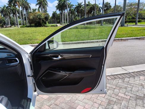 Used 2019 Kia Cadenza Limited FWD image 44