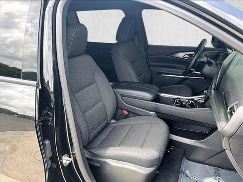 Used 2026 Chevrolet Traverse LT w/ Driver Confidence Package FWD image 9
