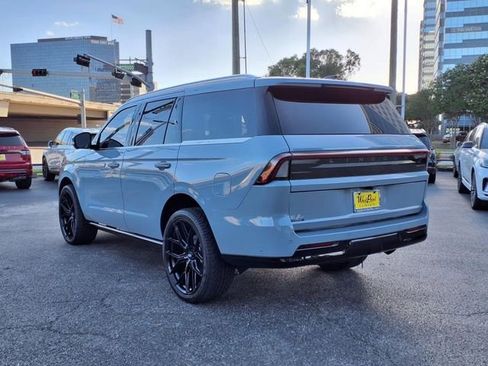 New 2025 Lincoln Navigator Reserve AWD/4WD image 16