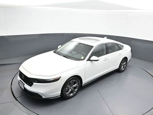 Certified 2023 Honda Accord EX image 34