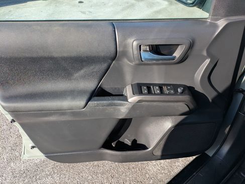 Used 2022 Toyota Tacoma 4x4 Double Cab image 10