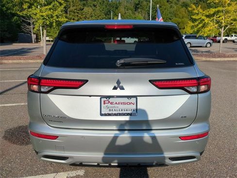 Used 2024 Mitsubishi Outlander SE image 5