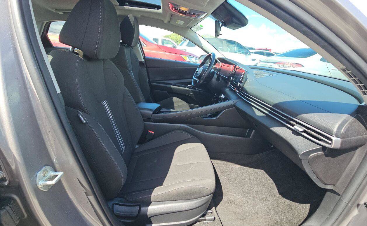 Used 2022 Hyundai Elantra SEL w/ Convenience + Premium Package FWD image 13