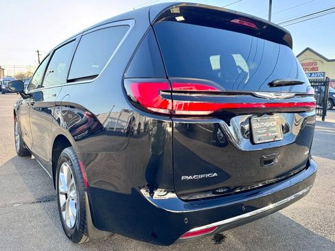 New 2026 Chrysler Pacifica Select AWD/4WD image 6