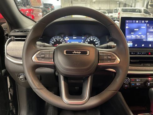 Used 2024 Jeep Compass Latitude AWD/4WD image 25