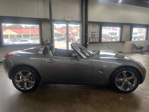 Used 2007 Pontiac Solstice Convertible w/ Premium Package RWD image 16