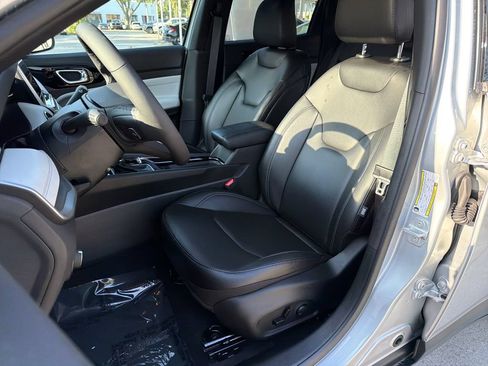 Used 2026 Jeep Compass Limited AWD/4WD image 32