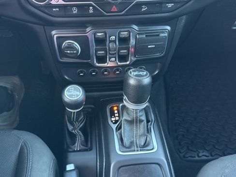 Used 2019 Jeep Wrangler Unlimited Sahara image 19