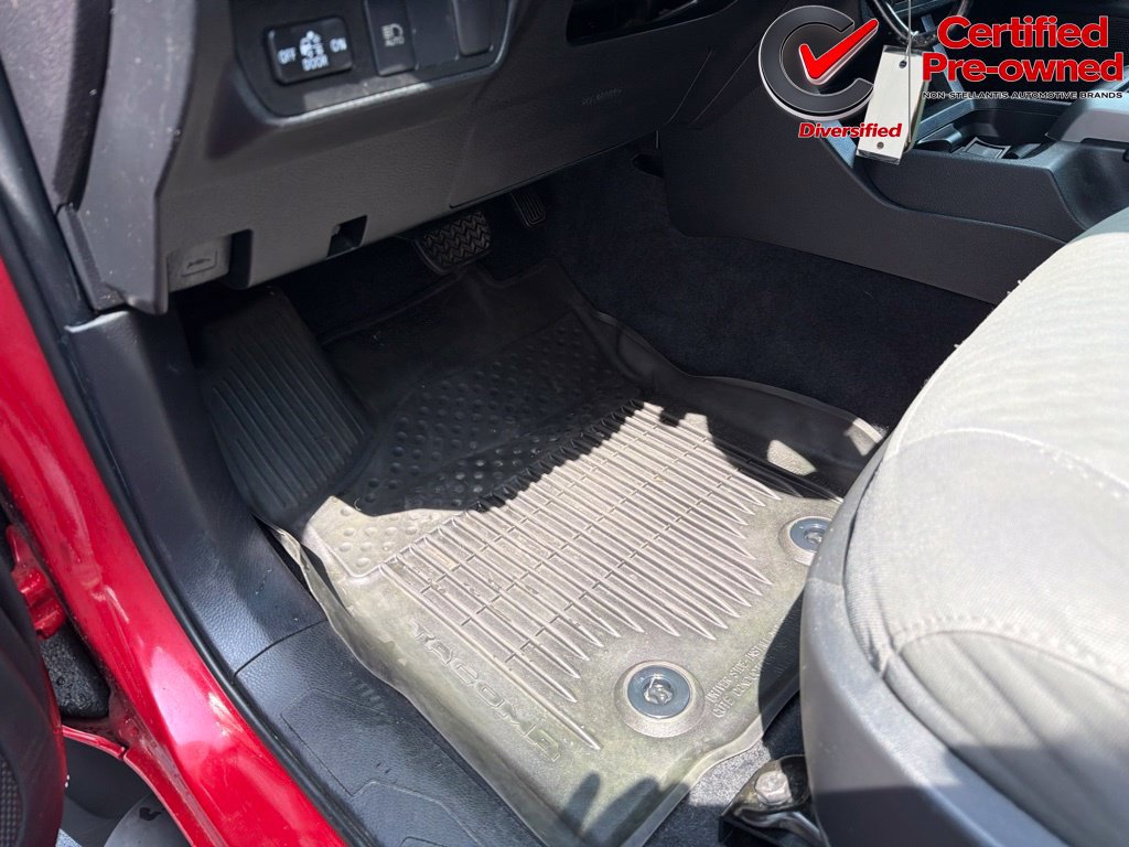 Used 2021 Toyota Tacoma SR5 RWD image 43