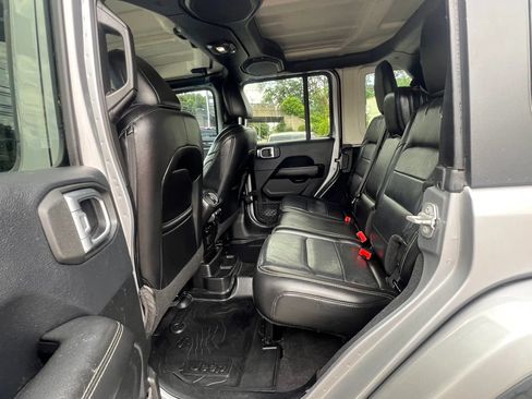 Used 2018 Jeep Wrangler Unlimited Sahara w/ Dual Top Group AWD/4WD image 29