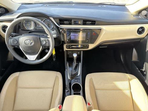 Used 2018 Toyota Corolla LE FWD image 13