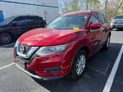 Used 2017 Nissan Rogue SV image 3