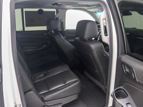 Used 2019 GMC Yukon XL SLT w/ Open Road Package AWD/4WD image 16