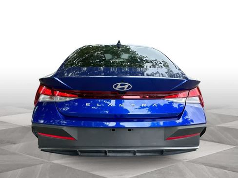 Used 2024 Hyundai Elantra SEL FWD image 7
