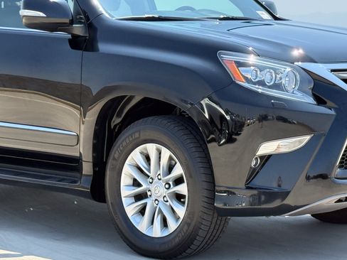 Used 2017 Lexus GX 460 Premium w/ Premium Package AWD/4WD image 4