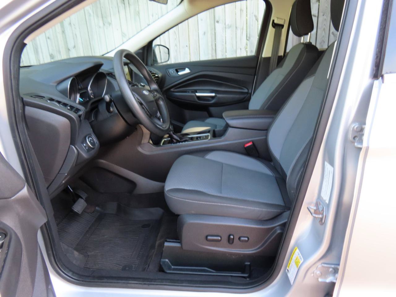 Used 2019 Ford Escape SE FWD image 15