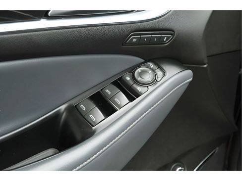 Used 2024 Buick Enclave Premium AWD/4WD image 28