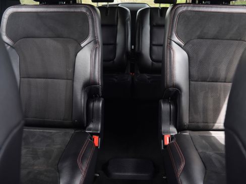 Used 2018 Ford Explorer XLT w/ Equipment Group 202A image 16