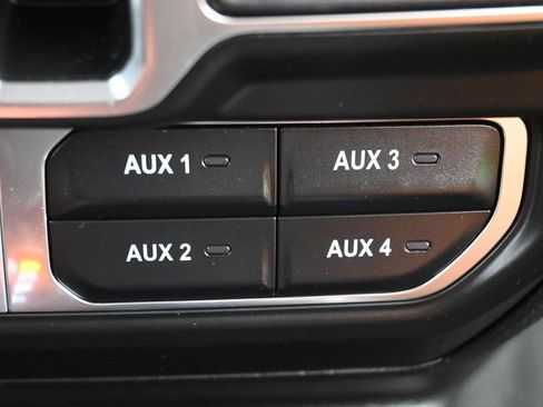 Used 2025 Jeep Gladiator Mojave AWD/4WD image 27