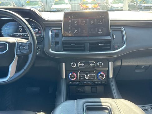 Used 2023 GMC Yukon SLT w/ SLT Premium Package image 17