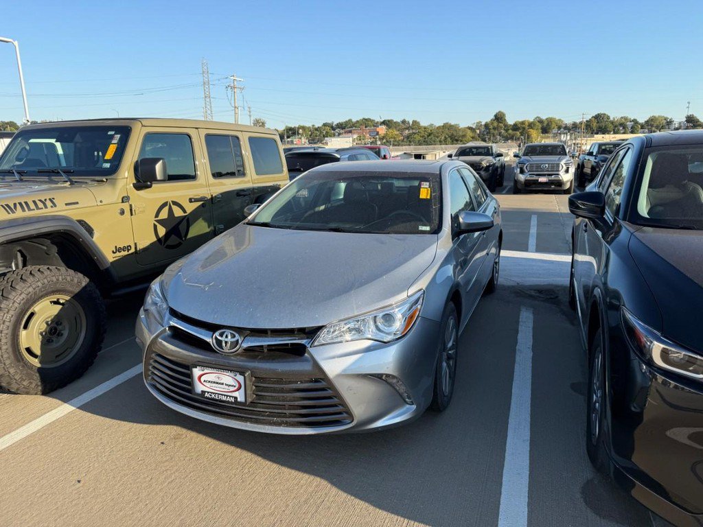 Used 2015 Toyota Camry XLE w/ Moonroof Package FWD image 5