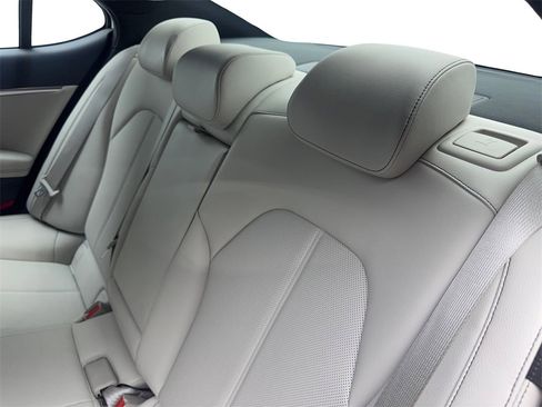 Used 2025 Genesis G70 2.5T image 34