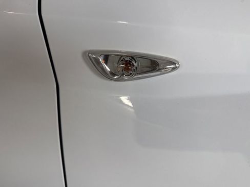Used 2024 Hyundai Venue Limited FWD image 6