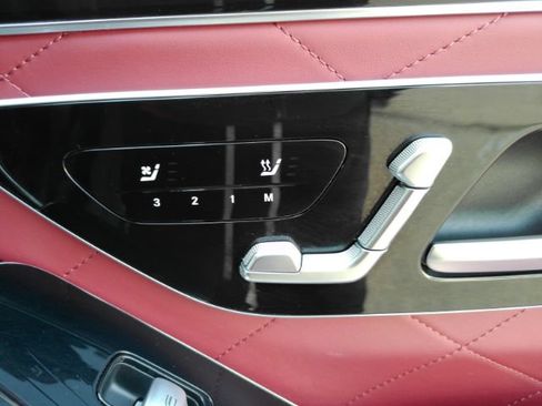 Used 2024 Mercedes-Benz S 580 4MATIC Sedan w/ AMG Line image 29