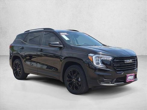 Used 2022 GMC Terrain SLE w/ Driver Convenience Package AWD/4WD image 3