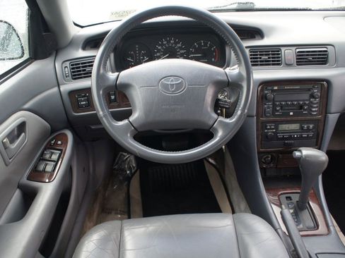Used 2001 Toyota Camry XLE FWD image 5