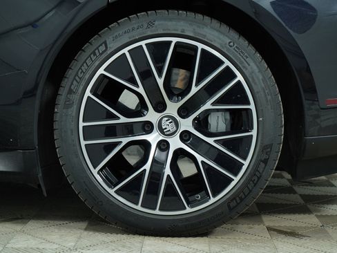 Used 2022 Porsche Taycan RWD image 14