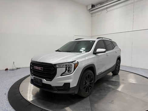 Used 2022 GMC Terrain SLE w/ Elevation Edition image 3