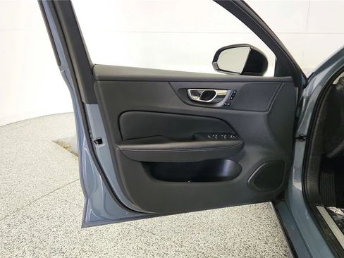 Used 2023 Volvo S60 T8 Plus image 32