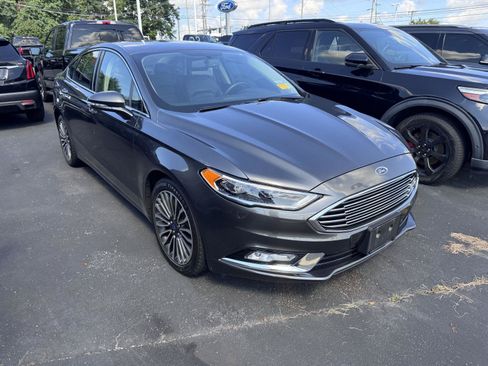 Used 2017 Ford Fusion SE w/ Fusion SE Technology Package FWD image 3