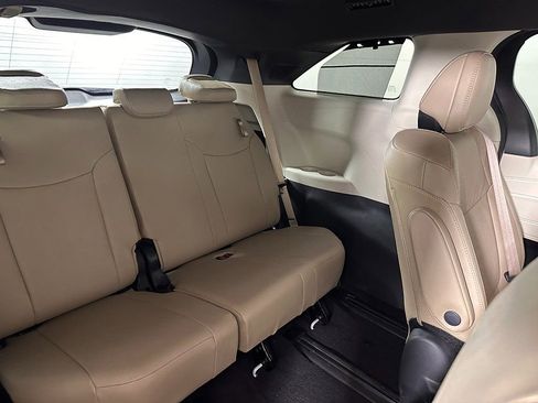 Used 2024 Toyota Sienna Limited image 33