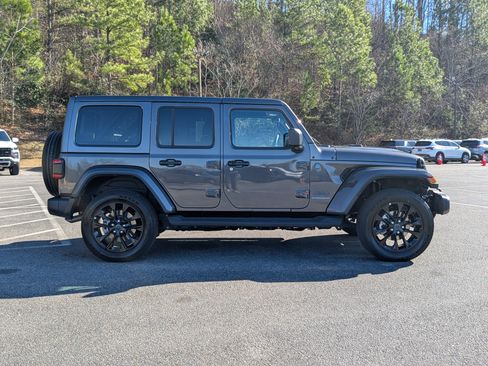 Used 2025 Jeep Wrangler Sahara image 10