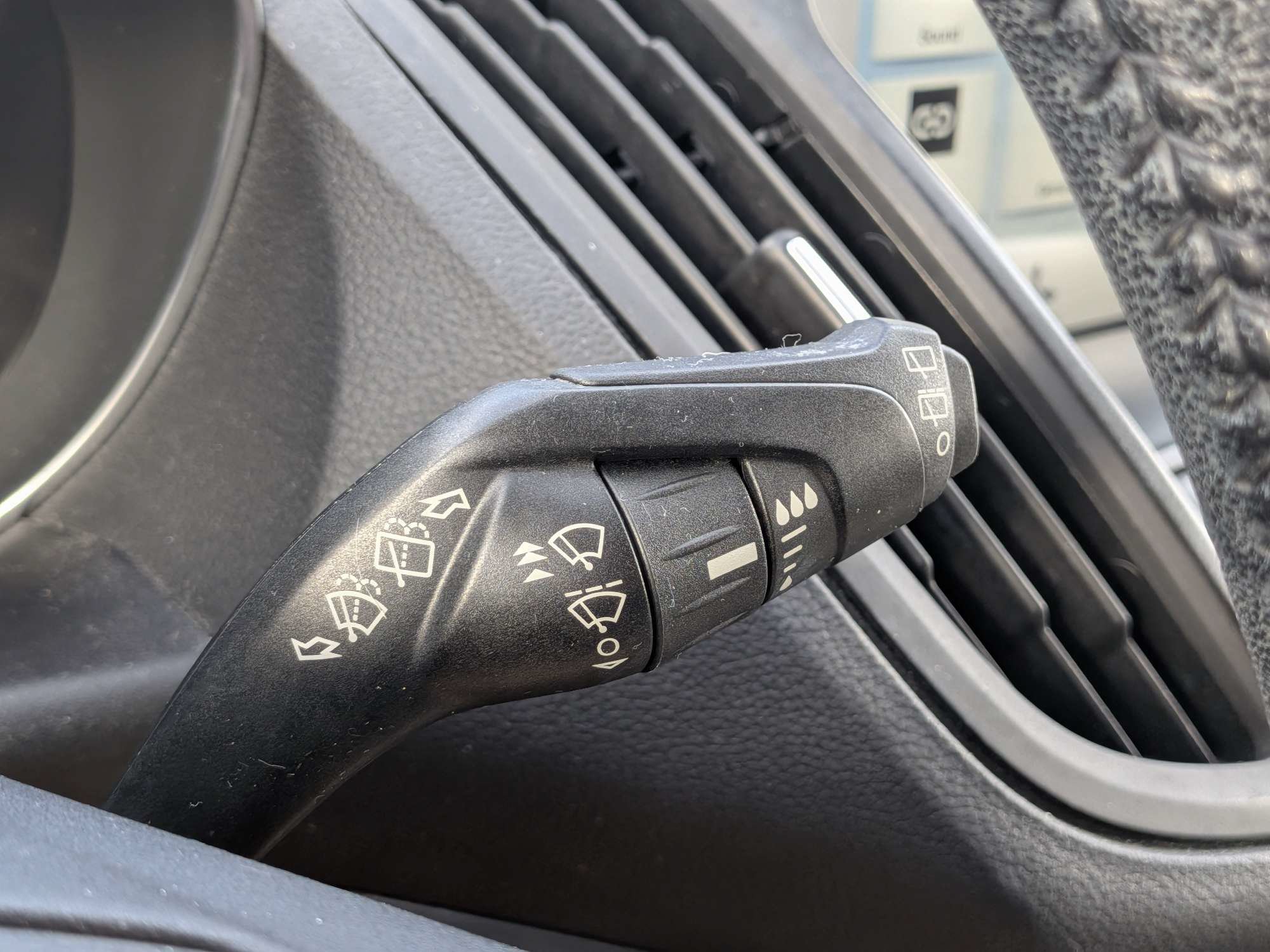 Used 2019 Ford Escape SEL FWD image 29