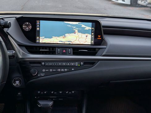 Certified 2019 Lexus ES 350 w/ Accessory Package image 18