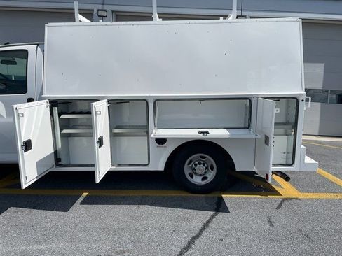 New 2024 Chevrolet Express 3500 w/ Power Convenience Package RWD image 9