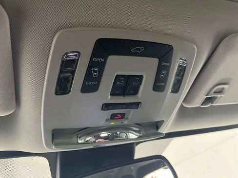 Used 2024 Toyota Sienna XLE image 71