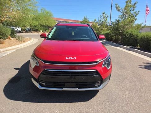 Used 2023 Kia Niro EX Touring FWD image 2