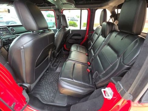 Used 2019 Jeep Wrangler Unlimited Sahara w/ Dual Top Group AWD/4WD image 24