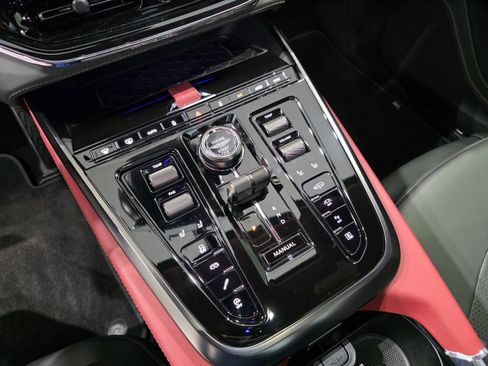Used 2025 Aston Martin DBX 707 AWD/4WD image 15