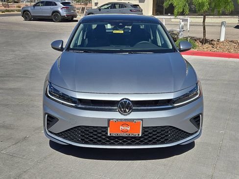Used 2025 Volkswagen Jetta SE FWD image 4