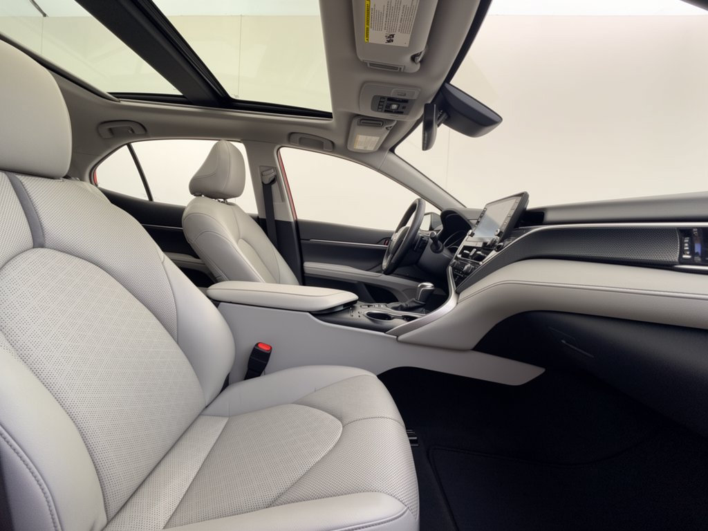 Used 2022 Toyota Camry XSE w/ Navigation Package FWD image 30