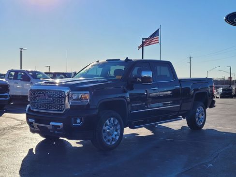 Used 2019 GMC Sierra 2500 Denali w/ Duramax Plus Package image 8