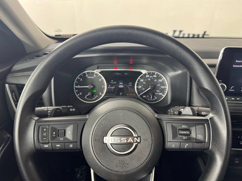 Used 2024 Nissan Rogue S AWD/4WD image 16